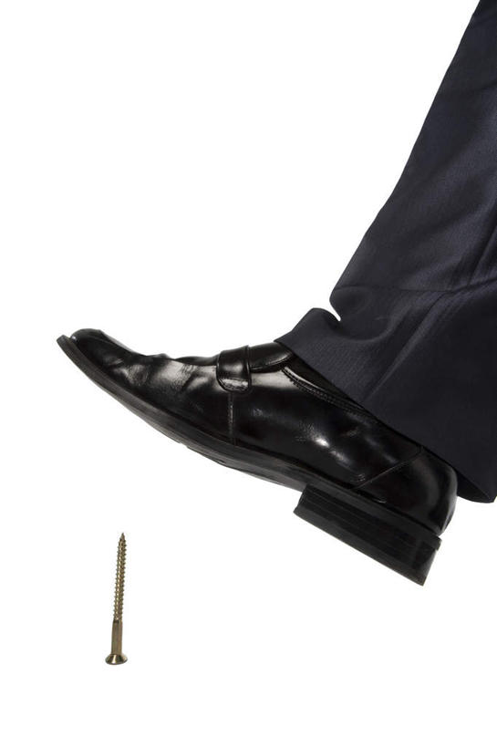 东方人,成年人,一个人,商务人士,商务男性,特写,留白,白色背景,衬衫,商务,鞋子,中国,套装,锐利,职业,螺丝,摄影,影棚,踏步,惊奇,动作,锋利,尖锐,摄影棚,商务装,问题,工薪阶层,东亚,危险,男人,男性,亚洲人,中国人,年轻人,白领,上班族,步行,彩图,影棚拍摄,衬衣,拍摄