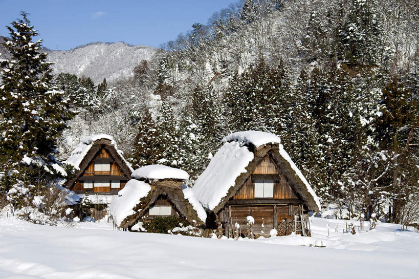 家,白天,美景,雪,建筑,亚洲,房屋,屋顶,屋子,草屋,地形,景观,乡村,冬天,顶棚,住宅,风景,自然,茅草屋,景色,建造,自然风光,彩图,房子,茅舍,茅屋,小屋
