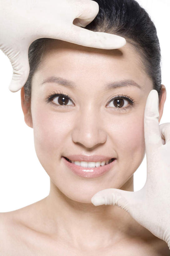 东方人,成年人,脸,头,脸颊,手,头发,裸体,一个人,微笑,竖图,特写,白色背景,化妆,美容,快乐,幸福,安全,北京,中国,亚洲,仅一个年轻女性,仅一个女性,仅一个人,护肤,防护,干净,裸露,肩膀,白色,黑色,手套,保养,享受,休闲,概念,放松,美女,保健,摄影,皮肤,保护,光滑,肖像,裸,保险,渴望,东亚,纯净,养颜,保全,周全,安稳,安定,防护手套,细腻,平滑,美化,完美,平安,年轻女性,女人,女性,亚洲人,中国人,年轻人,头部,脸部,脸蛋,面部,彩图,影棚拍摄,SPA美容,抗衰老