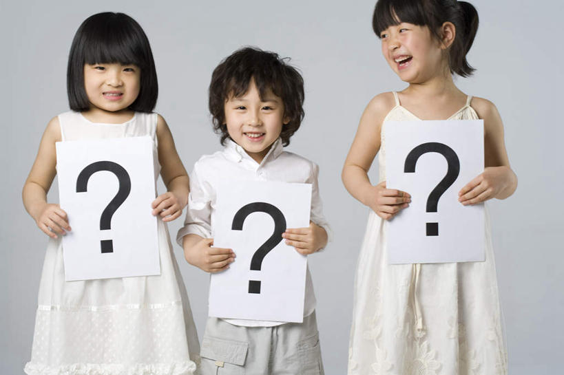 东方人,儿童,三个人,笑,微笑,露齿笑,横图,白色背景,正面,快乐,幸福,纯洁,中国,亚洲,一排,整齐,标志,拿着,布告,排列,小孩,白色,可爱,童年,童趣,摄影,问号,队列,童真,东亚,烂漫,无邪,天真,男孩,男性,女孩,女性,亚洲人,中国人,孩子,彩图,影棚拍摄,朝鲜族,标点符号