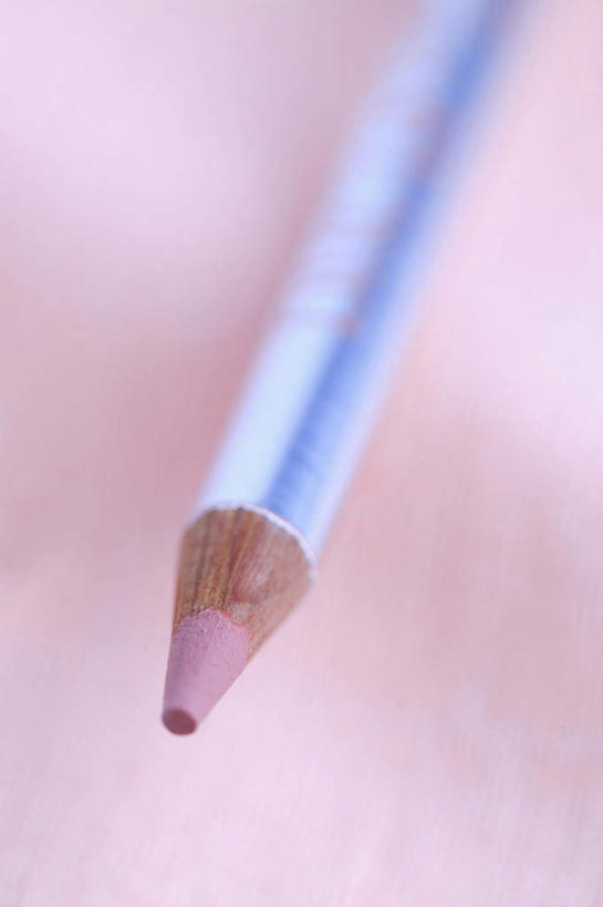 无人,竖图,特写,化妆,美容,时尚,静物,护肤,准备,粉色背景,美白,一个,彩妆,化妆品,清洁,保养,享受,休闲,眼线笔,放松,去角质,保健,摄影,单个,保湿,滋润,护肤品,化妆用品,去死皮,舒缓,养颜,去污,控油,紧肤,嫩肤,祛痘,去痘,祛角质,抗衰,再生,增白,补水,祛斑,抗皱,防皱,除皱,去皱,唇线笔,美化,彩图,影棚拍摄,魅力,彩色铅笔