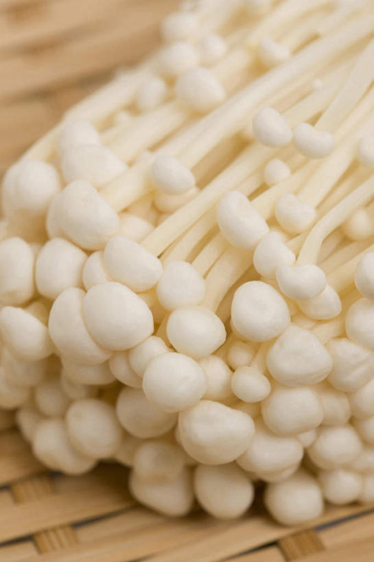 无人,竖图,室内,特写,竹子,蔬菜,静物,许多,材料,篮子,金针菇,蘑菇,生食,食品,很多,串,饮食,食用菌,摄影,堆,简单,真菌,清新,健康食物,纯净,彩图,影棚拍摄