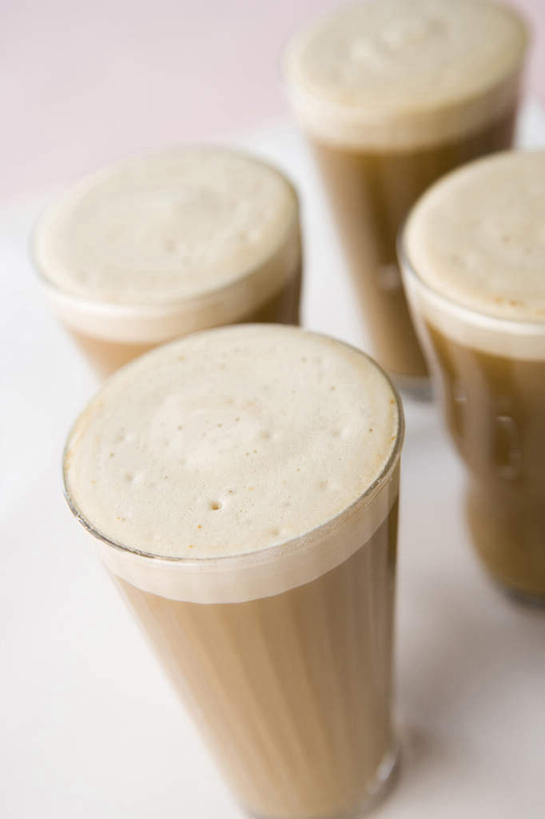 咖啡,无人,竖图,俯视,室内,静物,咖啡杯,饮食,饮料,四个,摄影,影棚,简单,清新,摄影棚,拿铁咖啡,玻璃杯,彩图,高角度拍摄,影棚拍摄,拍摄