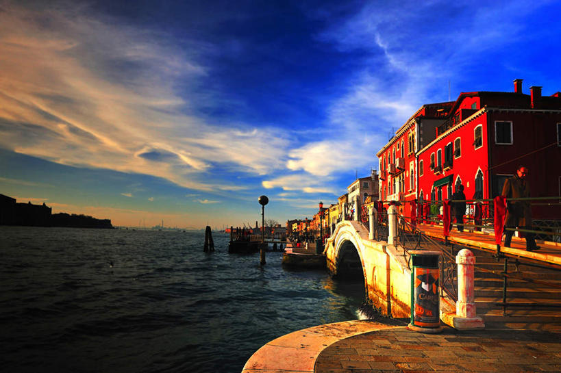 无人,横图,室外,白天,留白,度假,探险,美景,水,城市,建筑,日光,意大利,波纹,反射,景观,云,古城,古典,历史,红色,蓝色,风景,天空,自然,景色,放松,探索,摄影,人行桥,宁静,运河,照亮,享乐,自然风光,意大利文化,欧洲文化,冒险,彩图,大运河,传统文化