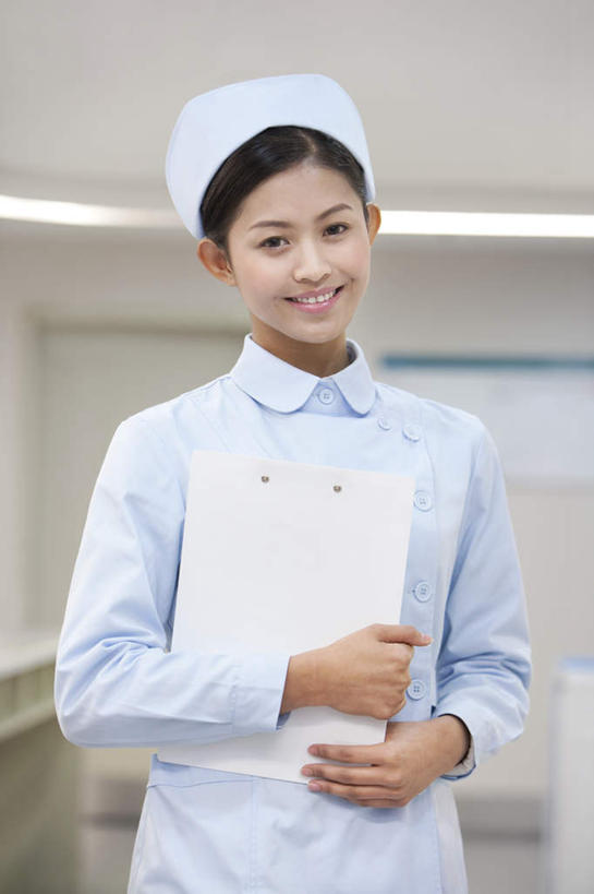 东方人,成年人,一个人,护士,医院,站,笑,微笑,露齿笑,竖图,室内,正面,快乐,满意,骄傲,成功,信心,亚洲,仅一个年轻女性,仅一个女性,仅一个人,瓷器,拿着,职业,写字板,病房,关爱,决心,文档,东亚,北京市,活页夹,技能,年轻女性,女人,女性,亚洲人,中国人,年轻人,半身,彩图,欢乐,病历,病历卡