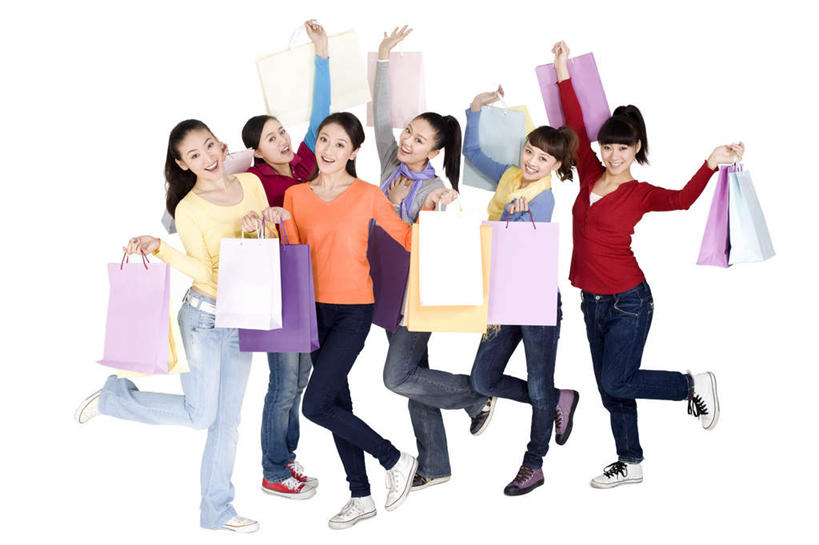 东方人,成年人,一个人,人群,举,笑,微笑,露齿笑,横图,留白,白色背景,正面,购物,快乐,友谊,消费,亚洲,仅一个年轻女性,仅一个女性,仅一个人,连接,欢呼,丰富,庆祝,瓷器,购物袋,拿着,牛仔裤,休闲装,刺激,社区,托,夸张,零售,享乐,东亚,北京市,年轻女性,女人,女性,亚洲人,中国人,年轻人,休闲活动,举起,举手,举着,向上举,向上伸,向上托,彩图,影棚拍摄,欢乐,团购,挨着