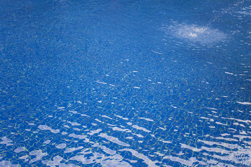 无人,游泳池,横图,白天,正面,度假,水,北京,中国,亚洲,波纹,折射,反射,水面,干净,蓝色,休闲,放松,摄影,清新,东亚,纯净,彩图