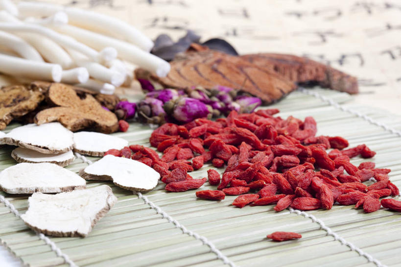 无人,横图,仰视,植物,静物,北京,中国,亚洲,药,食品,草药,药草,饮食,中药,饮料,干花,摄影,有机食品,影棚,多样,枸杞,中国文化,摄影棚,药材,中草药,营养品,中医,东亚,健康食物,中药材,本草,密花豆,秤砣,彩图,低角度拍摄,影棚拍摄,拍摄,白花油麻藤,鸡血藤,亮叶岩豆藤,山鸡血藤,香花岩豆藤,血藤,泽泻,木通,传统文化