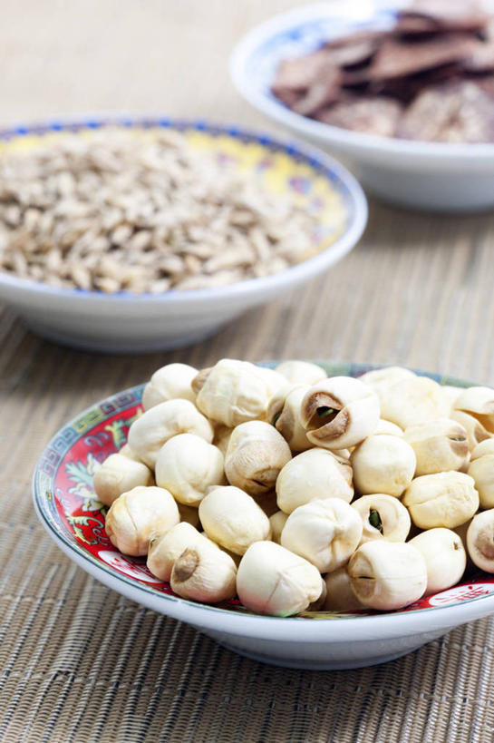 无人,竖图,植物,静物,水果,北京,中国,亚洲,药,莲子,食品,草药,饮食,中药,饮料,碗,干花,摄影,有机食品,影棚,多样,中国文化,摄影棚,药材,中草药,营养品,中医,东亚,健康食物,槟榔,中药材,本草,槟榔子,大腹子,宾门,橄榄子,青仔,彩图,影棚拍摄,拍摄,传统文化