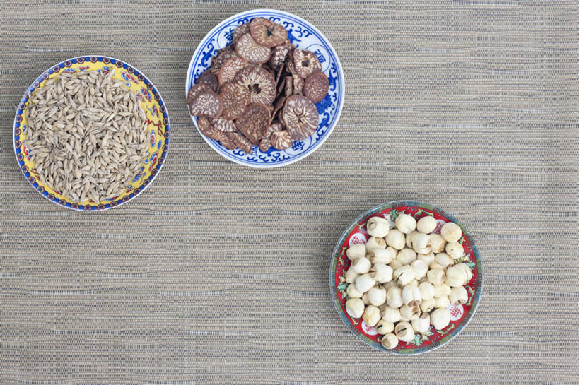 无人,横图,俯视,植物,静物,水果,北京,中国,亚洲,药,莲子,食品,草药,饮食,中药,饮料,碗,干花,摄影,有机食品,影棚,多样,草本,中国文化,摄影棚,药材,中草药,营养品,中医,东亚,健康食物,槟榔,中药材,本草,槟榔子,大腹子,宾门,橄榄子,青仔,彩图,高角度拍摄,影棚拍摄,拍摄,传统文化