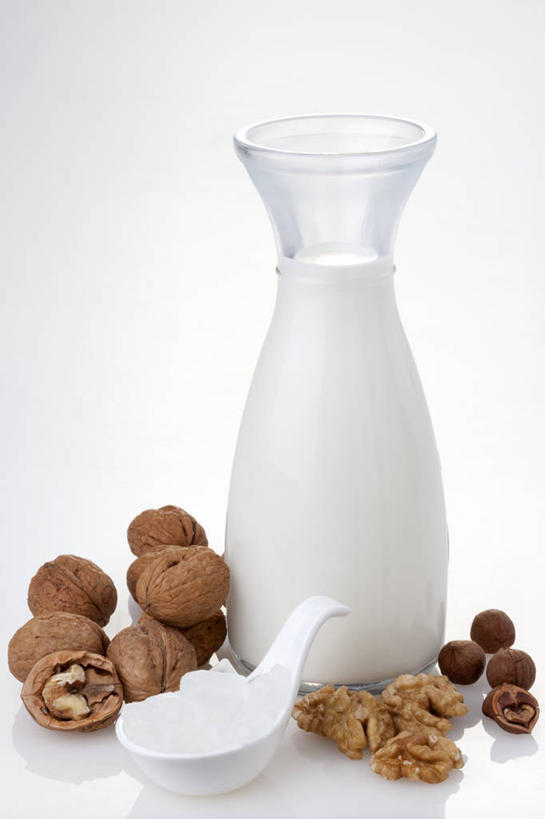 牛奶,无人,竖图,白色背景,静物,罐子,食品,饮食,玻璃制品,白色,玻璃瓶,瓶子,汤匙,摄影,影棚,奶制品,清新,摄影棚,榛子,健康食物,胡桃,彩图,影棚拍摄,拍摄,坚果壳