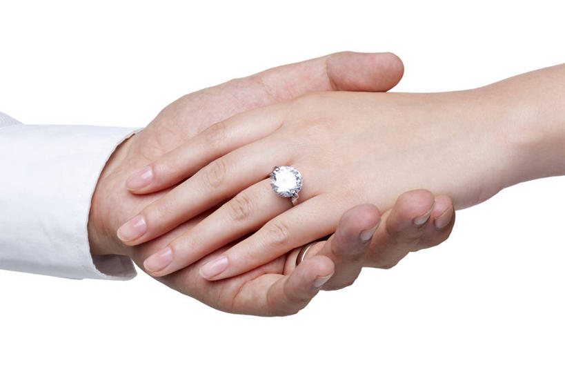 东方人,成年人,中年人,手,两个人,夫妻,丈夫,妻子,新娘,新郎,横图,特写,白色背景,正面,爱情,婚礼,快乐,静物,北京,中国,亚洲,连接,庆祝,结婚,浪漫,结婚戒指,休息,概念,喜庆,手指,恩爱,恋人,摄影,影棚,生长,生活方式,纪念,支撑,部分,誓言,袖子,关爱,摄影棚,东亚,贡献,异性恋,开端,团结,信任,男人,男性,年轻女性,女人,女性,中年男性,亚洲人,中国人,年轻人,手臂,夫妇,情侣,手牵手,彩图,影棚拍摄,爱,高兴,拍摄,伴侣,传统文化,订婚,订婚戒指,承诺,结婚证词,证词