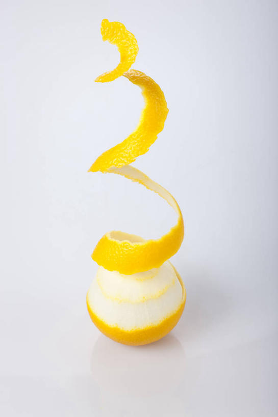 无人,竖图,室内,白色背景,正面,静物,水果,食品,果皮,饮食,一个,白色,橙色,摄影,影棚,单个,简单,清新,摄影棚,柑橘属,健康食物,纯净,螺线,彩图,影棚拍摄,拍摄