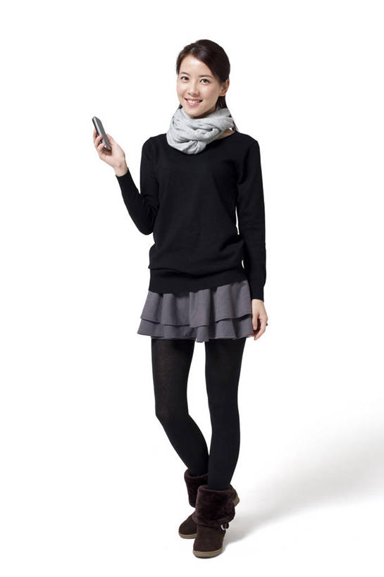 东方人,成年人,一个人,站,笑,微笑,露齿笑,竖图,白色背景,正面,裙子,时尚,快乐,通讯,纯洁,互联网,技术,美景,手机,中国,亚洲,仅一个年轻女性,仅一个女性,仅一个人,景观,休闲装,靴子,自然,围巾,休闲,景色,可爱,童年,童趣,生活方式,享乐,自然风光,发短信,下载,网上冲浪,童真,智能手机,东亚,烂漫,无邪,无线电技术,天真,年轻女性,女人,女性,亚洲人,中国人,年轻人,电话机,秋天,彩图,影棚拍摄,美人