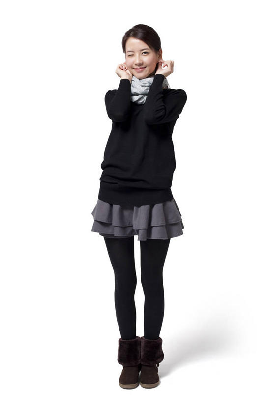 东方人,成年人,一个人,站,微笑,竖图,白色背景,正面,毛衣,裙子,时尚,快乐,纯洁,美景,中国,亚洲,仅一个年轻女性,仅一个女性,仅一个人,景观,听,休闲装,靴子,自然,围巾,休闲,景色,可爱,童年,童趣,生活方式,自然风光,童真,东亚,烂漫,无邪,天真,年轻女性,女人,女性,亚洲人,中国人,年轻人,秋天,彩图,影棚拍摄,挤眉弄眼,美人