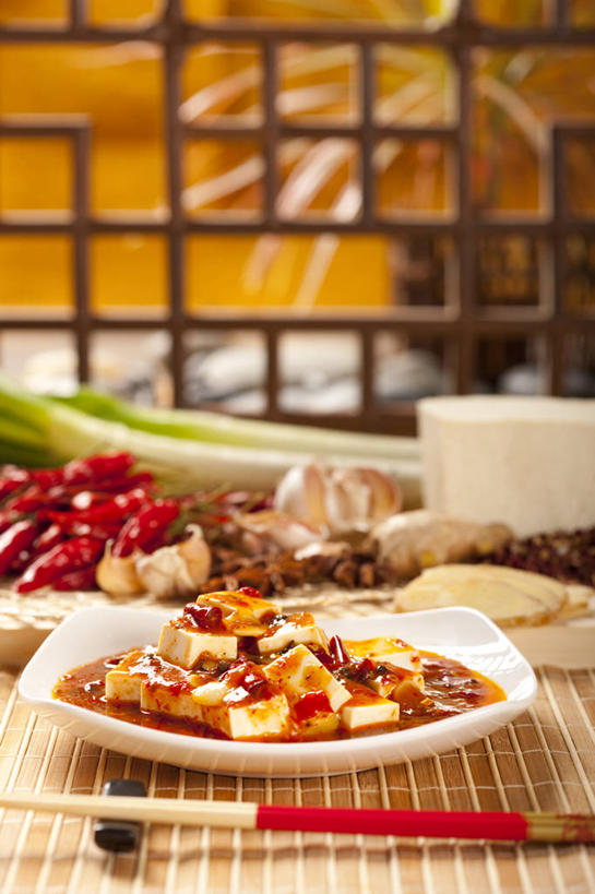 豆腐,无人,竖图,筷子,辣椒,静物,中国,亚洲,美味,食品,传统,麻婆豆腐,饮食,盘子,摄影,膳食,中国文化,东亚,主菜,四川菜,彩图,传统文化,麻椒,成分