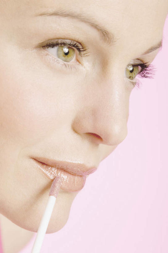 西方人,脸,头,眼睛,鼻子,嘴,脸颊,眉毛,睫毛,一个人,竖图,室内,特写,白天,侧面,化妆,美容,时尚,欧洲,欧洲人,瞳孔,仅一个年轻女性,仅一个女性,仅一个人,护肤,阴影,粉色背景,反射,影子,注视,粉色,彩妆,唇彩,观察,看,保养,享受,休闲,放松,保健,眼部,摄影,影棚,观看,察看,美容工具,关注,唇笔,养颜,化妆工具,尤物,年轻女性,女人,女性,白种人,头部,鼻,鼻孔,睫,口,口腔,脸部,脸蛋,眉,面部,眼,眼睫毛,眼眉,嘴巴,嘴唇,半身,彩图,影棚拍摄,拍摄,眼眉毛,佳丽,丽人,美人