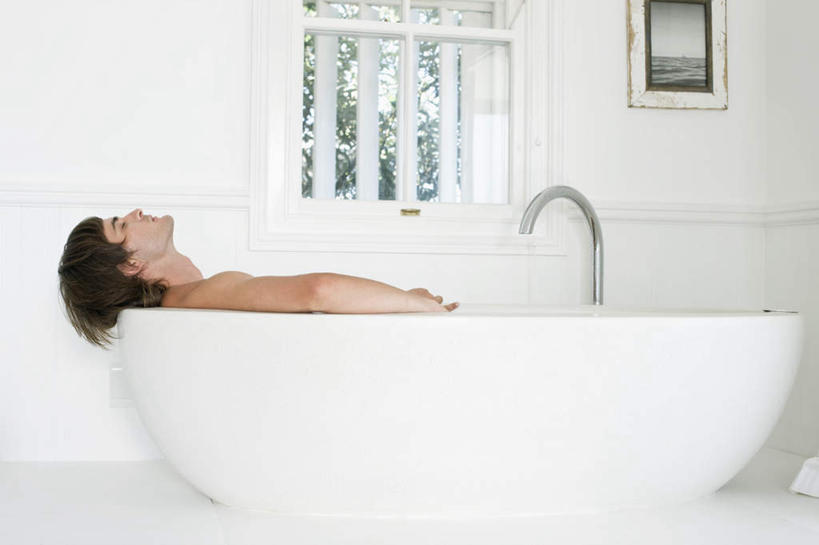 西方人,一个人,躺,闭眼,横图,室内,白天,侧面,洗澡,窗户,卫生间,浴室,欧洲,欧洲人,仅一个男性,仅一个人,水龙头,墙,干净,开关,玻璃窗,墙壁,墙面,仅一个年轻男性,浴缸,打开,清洁,享受,健康,放松,保健,阀门,卫生,开启,卫浴设备,泡汤,水咀,水管装置,卧着,男人,男性,年轻男性,白种人,淋浴房,闭眼睛,闭着眼,闭着眼睛,躺着,卧,彩图,全身,沐浴,冲凉房,沐浴间,沐浴室