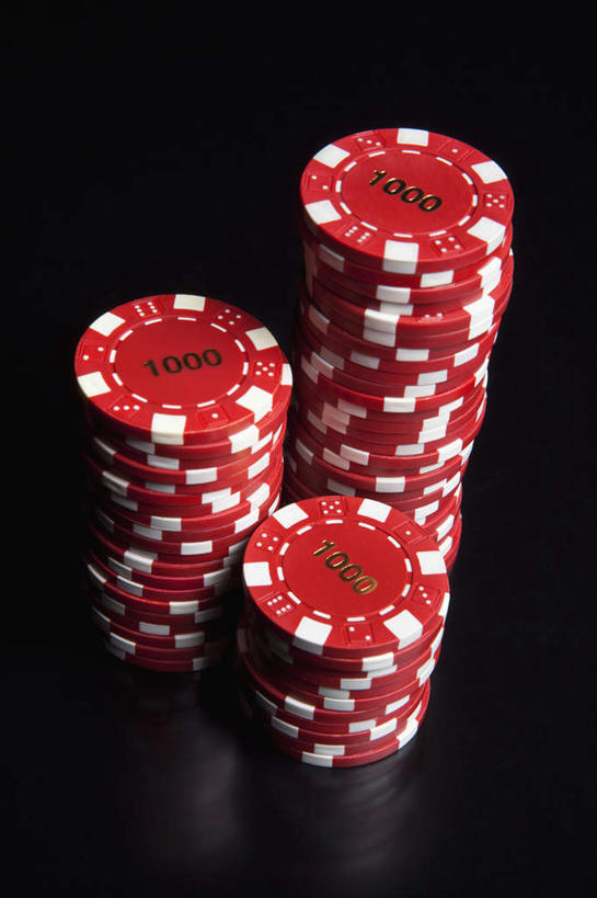 无人,竖图,俯视,室内,特写,白天,游戏,赌博,贪欲,竞争,静物,玩具,一堆,许多,阴影,堆叠,堆积,黑色背景,反射,影子,玩,娱乐,刺激,红色,白色,休闲,筹码,摄影,影棚,活动,堆,计数,发泄,消遣,智力,赌具,积累,累积,投机,侥幸,欲望,宣泄,筹马,记数,玩耍,嬉戏,彩图,高角度拍摄,影棚拍摄,拍摄,胜负,输赢