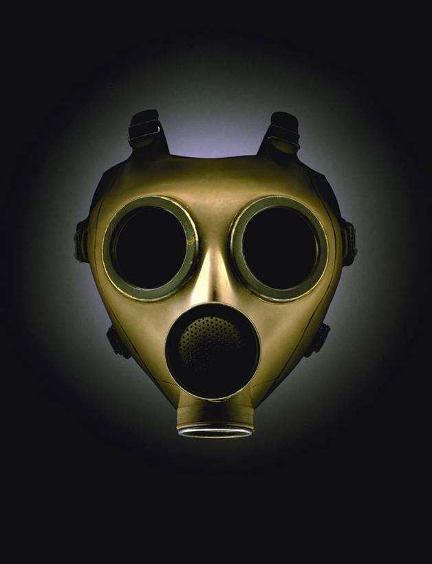 无人,竖图,室内,特写,白天,正面,安全,静物,阴影,黑色背景,反射,分离,面具,器材,影子,防护,过滤,分开,一个,隔断,遮掩,摄影,影棚,单个,保护,隔离,掩盖,遮挡,面罩,净化,间隔,防毒面具,遮盖,掩饰,断绝,隔开,屏蔽,屏绝,远离,中断,阻遏,阻隔,导气管,防护器材,滤毒罐,彩图,影棚拍摄,拍摄