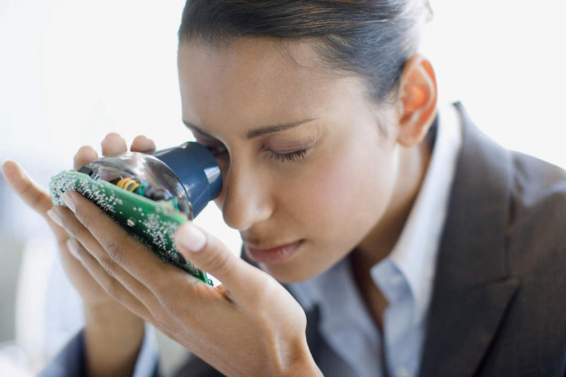 西方人,脸,头,脸颊,手,一个人,商务人士,商务女性,闭眼,横图,室内,白天,正面,仪器,欧洲,欧洲人,双手,仅一个年轻女性,仅一个女性,仅一个人,握,套装,检查,反射,分析,科学,电路板,放大镜,拿,拿着,肩膀,观察,手部,清晰,探索,握着,放大,观看,仔细,线路板,透镜,印刷电路板,凸透镜,聚焦,关注,商务装,工薪阶层,光学,清楚,PCB板铝基板,PCB电路板,超薄电路板,超薄线路板,高频板,年轻女性,女人,女性,白种人,头部,脸部,脸蛋,面部,白领,上班族,闭眼睛,闭着眼,闭着眼睛,半身,彩图