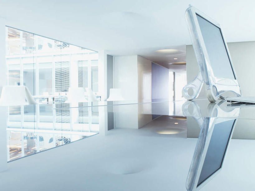 无人,横图,室内,白天,正面,电脑,显示器,鼠标,键盘,窗户,落地窗,桌子,朦胧,模糊,网络,墙,输入设备,通讯设备,玻璃窗,墙壁,墙面,白色,台式电脑,一台,通信设备,输出设备,床上桌,懒人桌,彩图