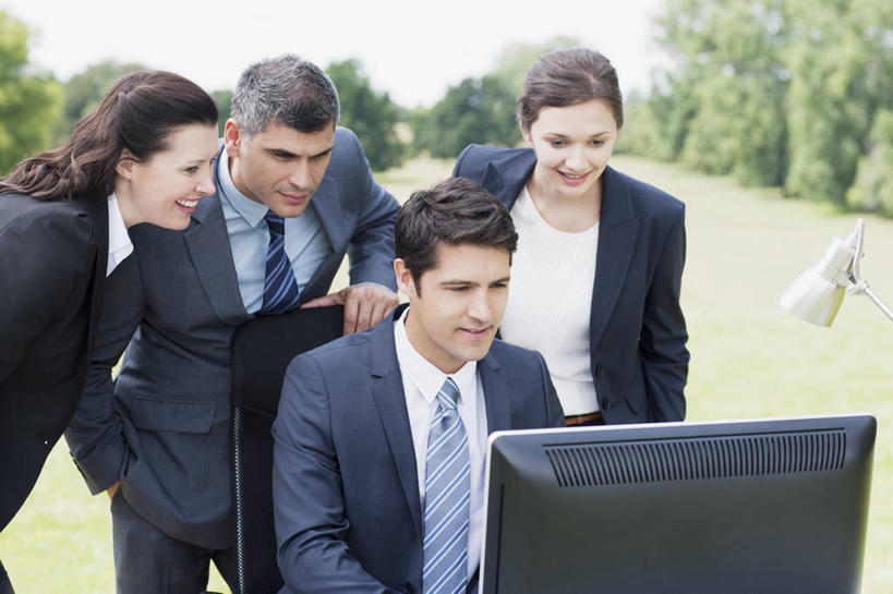 西方人,同事,商务人士,商务男性,商务女性,横图,室外,白天,正面,衬衫,成功,合作,团队,集体,信心,欧洲,欧洲人,套装,队伍,领导,成就,商务装,合伙,领袖,工薪阶层,白种人,白领,上班族,半身,彩图,衬衣