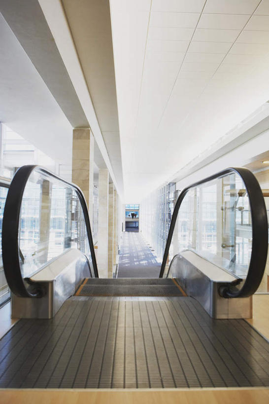 无人,高楼大厦,竖图,室内,白天,正面,办公楼,天花板,大厦,电梯,建筑,摩天大楼,写字楼,阴影,反射,影子,电动扶梯,墙,自动扶梯,运输工具,墙壁,墙面,白色,楼宇,商务楼,彩图,大楼,高层建筑,高楼,摩天楼,扶手电梯,升降设备,运输带,自动行人电梯,电扶梯