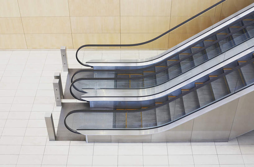 无人,横图,俯视,室内,白天,电梯,阴影,反射,瓷砖,地砖,影子,电动扶梯,墙,地面,自动扶梯,运输工具,墙壁,墙面,彩图,高角度拍摄,扶手电梯,升降设备,运输带,自动行人电梯,电扶梯