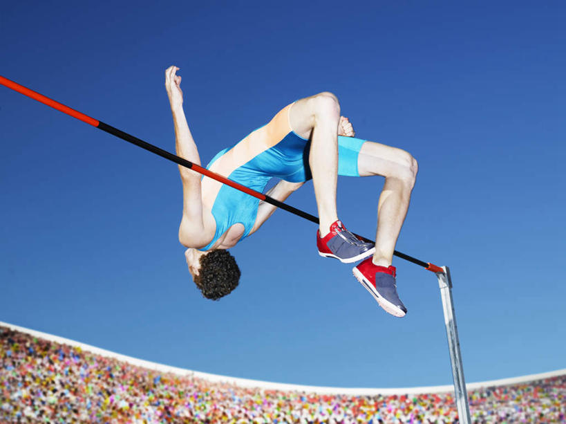 西方人,一个人,运动员,跳,举,横图,室外,白天,仰视,运动服,锻炼,快乐,比赛,运动,竞争,跳高,欧洲,欧洲人,仅一个男性,仅一个人,阴影,服装,光线,影子,半空,娱乐,仅一个年轻男性,衣服,蓝色,蓝天,天空,阳光,天,托,休闲,服饰,晴朗,体育运动,衣着,穿着,万里无云,衣饰,横杆,体育,跳高运动,男人,男性,年轻男性,白种人,晴空,晴空万里,体育运动员,运动选手,举起,举手,举着,跳跃,向上举,向上伸,向上托,彩图,低角度拍摄,全身,健身,运动装