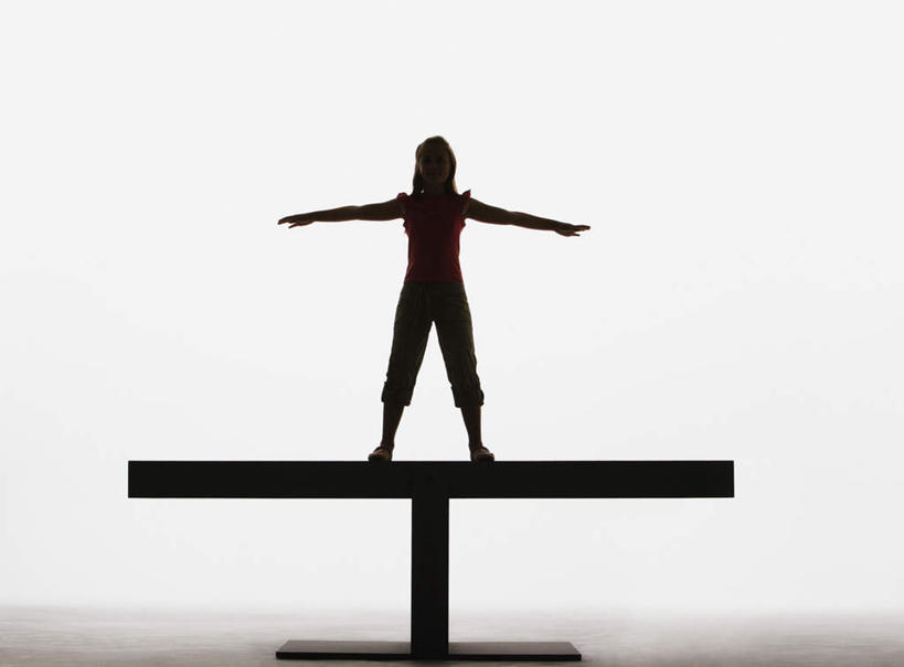 儿童,一个人,站,伸展双臂,横图,室内,白天,白色背景,正面,游戏,纯洁,玩具,仅一个女性,仅一个人,阴影,服装,反射,影子,背光,玩,注视,休闲装,娱乐,小孩,衣服,观察,看,站着,仅一个小孩,休闲,休闲服,翘翘板,可爱,童年,童趣,益智,摄影,服饰,影棚,观看,张开双腿,活动,察看,发泄,关注,消遣,智力,逆光,童真,烂漫,无邪,宣泄,展开双腿,天真,女孩,女人,女性,孩子,敞开双臂,伸开双臂,玩耍,嬉戏,展开双肩,站立,张开手臂,张开双臂,彩图,全身,影棚拍摄,拍摄,女生,伸展双腿