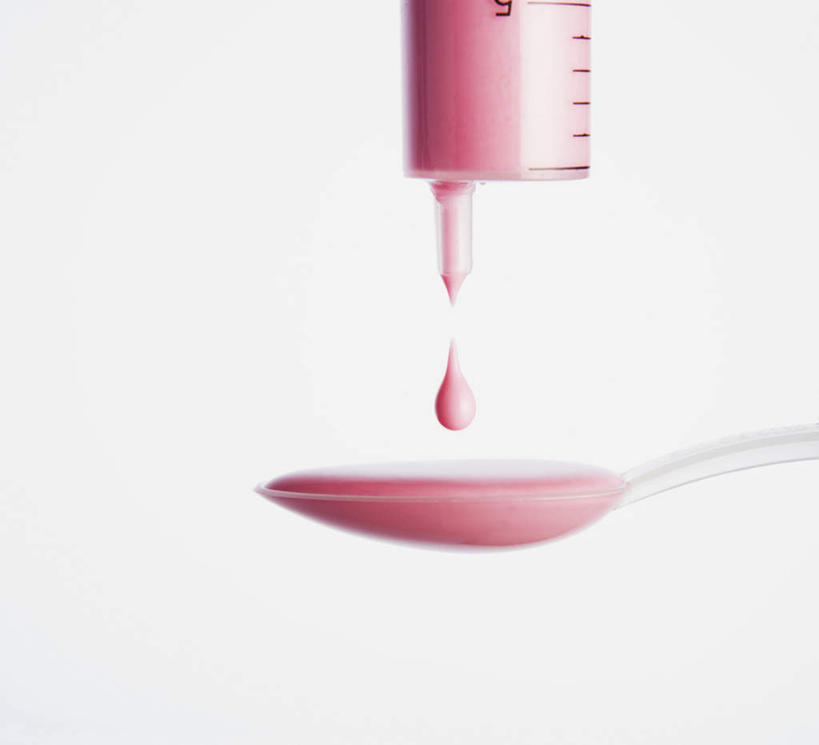 无人,横图,室内,特写,白天,白色背景,正面,安全,一把,阴影,反射,药剂,液体,影子,勺子,防护,一个,粉色,药品,调羹,汤匙,针管,针筒,治疗,注射,摄影,影棚,单个,保护,药物,医疗,医疗设备,注射器,保险,预防,平安,彩图,影棚拍摄,拍摄