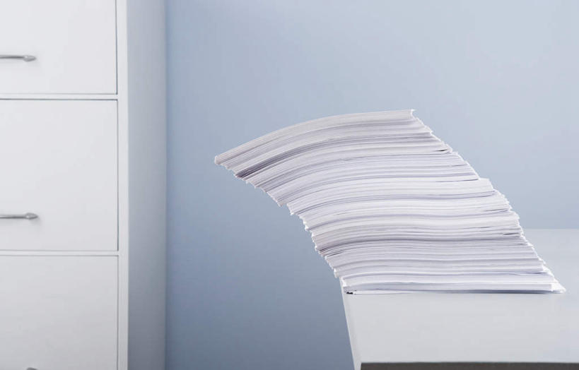 无人,横图,室内,特写,白天,正面,柜子,静物,一堆,许多,阴影,堆叠,堆积,反射,材料,档案,文件,影子,墙,墙壁,墙面,蓝色,资料,堆,文档,档案柜,危险,彩图