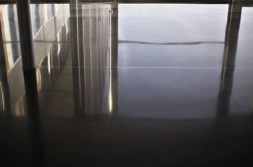 无人,办公室,横图,俯视,室内,白天,静物,阴影,反射,瓷砖,地砖,影子,大理石,地面,大理石制品,彩图,高角度拍摄