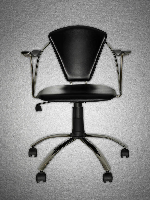 无人,竖图,室内,特写,白天,正面,静物,椅子,一把,阴影,灰色背景,反射,影子,黑色,会议椅,摄影,影棚,办公椅,商务椅,培训椅,彩图,影棚拍摄,拍摄