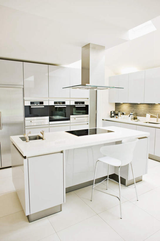 无人,家,竖图,室内,白天,正面,别墅,厨房,柜子,家具,装修,桌面,桌子,建筑,椅子,欧式,阴影,装饰,反射,瓷砖,地砖,水槽,水龙头,影子,房屋,屋子,大理石,公寓,地面,储物柜,豪华,建设,现代,水斗,装潢,洋房,楼房,开关,住宅,室内装潢,打开,油烟机,吧椅,样板房,明亮,阀门,舒适,家居装潢,开启,储存,房屋设计,地中海风格,古典风格,简约风格,室内设计,宽敞,样板房装潢,大理石制品,吧台椅,酒吧椅,水咀,储备,蕴藏,贮备,设计,彩图,房子,灶间,贮存