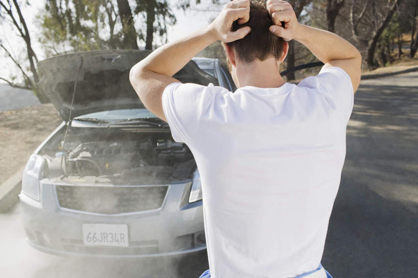 西方人,一个人,站,摸,横图,室外,白天,失败,植物,道路,路,汽车,欧洲,欧洲人,仅一个男性,仅一个人,仅一个中年男性,抚摸,阴影,服装,沮丧,光线,影子,小路,交通,休闲装,破坏,破损,车,树,树木,背面,衣服,蓝色,绿色,白色,蓝天,天空,阳光,自然,交通工具,轿车,天,站着,休闲,难受,休闲服,无奈,服饰,生长,晴朗,成长,失望,悲伤,损坏,伤心,难过,载具,失落,颓废,万里无云,挫败,受挫,落败,落空,错过,失足,失意,失策,失算,颓丧,衰颓,悲哀,懊丧,颓靡,气馁,丧气,败北,挫折,失利,男人,男性,中年男性,白种人,晴空,晴空万里,触摸,接触,站立,半身,彩图