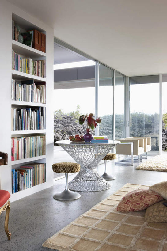 无人,家,竖图,室内,白天,正面,看书,阅读,别墅,窗户,柜子,家具,靠垫,书架,装修,建筑,书籍,椅子,欧式,一排,许多,学习,整齐,装饰,并列,并排,房屋,屋子,公寓,靠枕,储物柜,很多,豪华,建设,现代,装潢,洋房,楼房,玻璃窗,住宅,排列,书本,垫子,室内装潢,枕头,看,读书,浏览,吧椅,样板房,明亮,舒适,家居装潢,储存,队列,平行,房屋设计,地中海风格,古典风格,简约风格,室内设计,宽敞,样板房装潢,吧台椅,酒吧椅,储备,蕴藏,贮备,设计,书,图书,彩图,房子,贮存