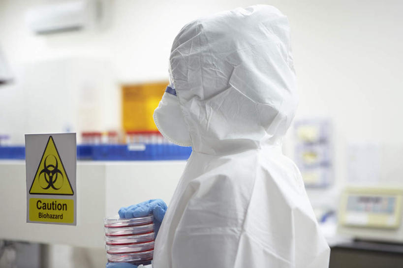 西方人,一个人,科学家,走,横图,室内,白天,侧面,工作服,制服,实验,研发,仪器,欧洲,欧洲人,仅一个男性,仅一个人,仅一个中年男性,握,服装,研究,分离,分析,科学,化学,测试,英文,标志,培养皿,文字,字符,字母,实验室,研究室,过滤,警告,拿,分开,拿着,标识,衣服,口罩,隔断,器皿,生物,警示,握着,遮掩,服饰,英文字母,隔离,禁止,科研,提醒,卫生,掩盖,遮挡,衣着,科研人员,穿着,提示,限制,净化,间隔,化验,研究者,预防,检验,研究所,遮盖,皮氏培养皿,防尘,科学研究者,试验耗材,实验用品,化学器材,化验室,检验室,掩饰,断绝,隔开,屏蔽,屏绝,远离,中断,阻遏,阻隔,工作制服,衣饰,危险,男人,男性,中年男性,白种人,科学工作者,步行,散步,走路,半身,彩图,工作套服