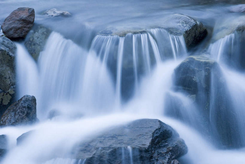 无人,横图,俯视,室外,白天,旅游,度假,火山,河流,石头,美景,瀑布,水,华盛顿,美国,飞溅,朦胧,模糊,溅,石子,液体,河水,景观,水滴,水流,娱乐,水珠,小溪,自然,溪水,享受,休闲,景色,放松,北美,北美洲,喷洒,自然风光,美洲,华盛顿州,西雅图,雷尼尔山国家公园,沉积岩,瑞尼尔山国家公园,常绿之州,常青州,北亚美利加洲,亚美利加洲,绿宝石城,翡翠之城,雨城,常绿之城,阿拉斯加门户,女王之城,喷气机之城,常青城,水成岩,跌水,活火山,石块,岩石,彩图,高角度拍摄