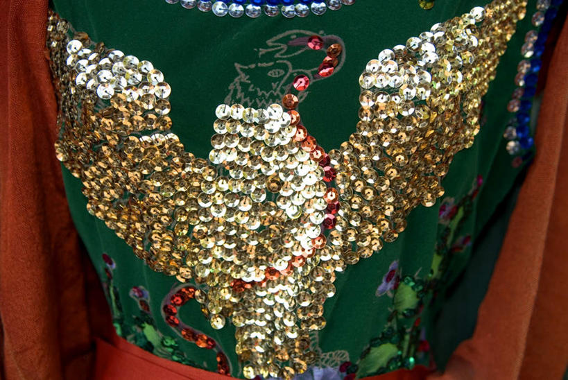 无人,横图,室内,特写,白天,正面,静物,刺绣,许多,阴影,装饰,光线,图案,影子,排列,衣服,阳光,亮片,闪耀,华丽,修饰,点缀,闪烁,队列,衬托,美观,雅致,雅观,彩图