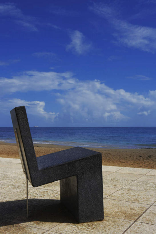 无人,竖图,室外,特写,白天,正面,旅游,海浪,海洋,美景,沙滩,静物,椅子,沙子,躺椅,海岸,景观,浪花,水平线,云,云朵,海平线,沙地,云彩,一个,蓝色,白云,蓝天,天空,自然,海水,天,石椅,景色,晴朗,单个,自然风光,海景,大海,风浪,海,海水的波动,海滩,近岸浪,涌浪,晴空,彩图,游览