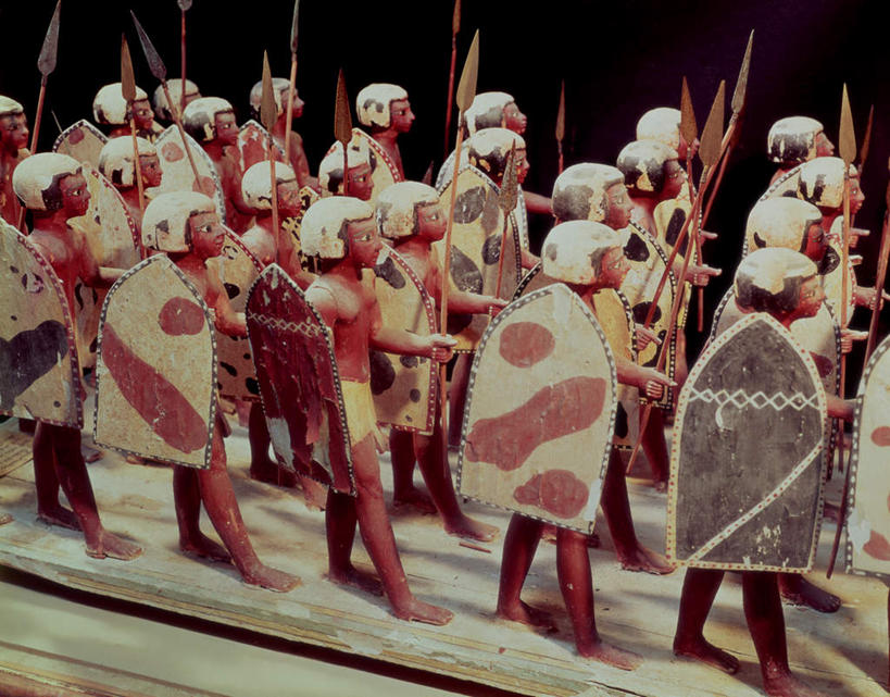 西方人,无人,走,举,横图,室内,白天,正面,制服,绘画,帽子,油画,欧洲,欧洲人,一排,握,艺术,整齐,弓箭,头盔,许多人,古典,拿,拿着,注视,文化,排列,衣服,安全帽,工艺品,观察,看,品味,托,一群人,武器,战争,握着,盾牌,盾,观看,军人,坚硬,美术,察看,军装,高雅,队列,关注,矛盾,兵器,军服,防御,矛,部队,军队,美学,坚固,男人,男性,中年男性,白种人,步行,举起,举手,举着,散步,向上举,向上伸,向上托,走路,彩图,全身