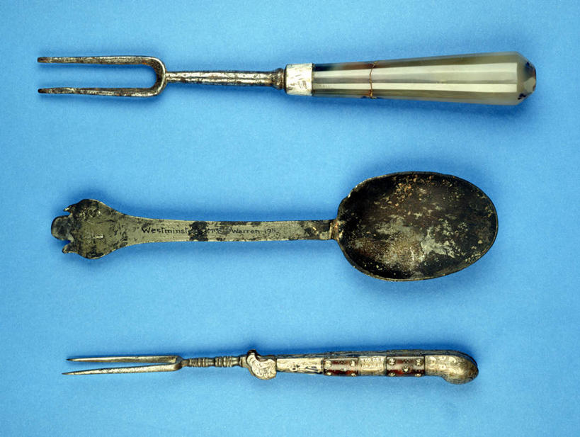 无人,横图,室内,特写,白天,背景,正面,静物,餐具,金属制品,阴影,蓝色背景,古老,朦胧,模糊,艺术,反射,金属,叉子,影子,勺子,古典,文化,蓝色,工艺品,调羹,汤匙,品味,摄影,影棚,高雅,餐叉,陈腐,配景,进餐用具,布景,彩图,影棚拍摄,拍摄