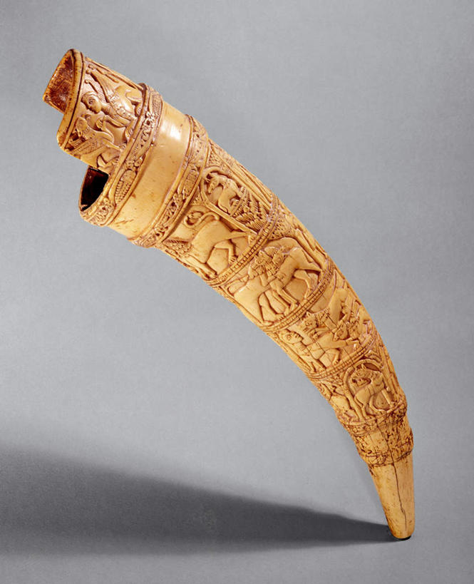 无人,竖图,室内,特写,白天,正面,静物,象牙,阴影,灰色背景,艺术,装饰,光线,金属,材质,雕刻,影子,吹奏乐器,笛子,乐器,音乐,一个,摄影,影棚,单个,华丽,修饰,点缀,衬托,美观,雅致,雅观,雕镂,雕琢,镌刻,彩图,影棚拍摄,拍摄