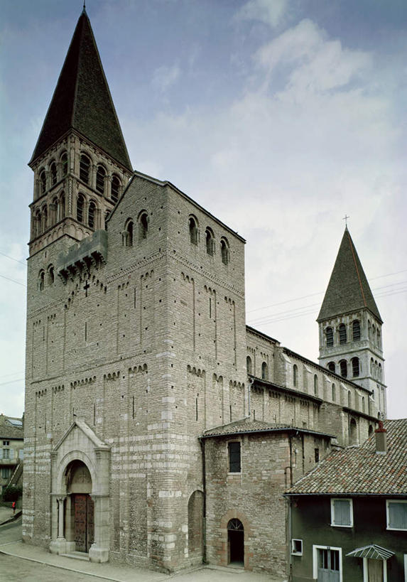 无人,教堂,竖图,室外,白天,仰视,旅游,度假,标志建筑,地标,建筑,法国,欧洲,节日,墙,云,云朵,云彩,文化,娱乐,建设,墙壁,墙面,蓝色,白云,蓝天,天空,天,祈祷,享受,休闲,健康,旅游胜地,放松,许愿,宗教,信仰,晴朗,纪念,祈求,信念,法兰西共和国,卢瓦尔河地区,法兰西第五共和国,卢瓦尔,卢瓦尔大区,卢瓦尔河大区,平安,晴空,彩图,低角度拍摄,大教堂,礼拜堂