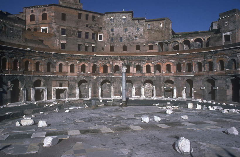 无人,家,横图,室外,白天,正面,旅游,度假,石头,名胜古迹,门,标志建筑,地标,建筑,意大利,欧洲,阴影,遗迹,光线,石子,影子,房屋,屋子,古迹,文物,娱乐,建设,古建筑,楼房,废墟,住宅,蓝色,蓝天,天空,阳光,门框,天,享受,休闲,旅游胜地,放松,晴朗,拉齐奥,南欧,古文明,古罗马广场,万里无云,意大利共和国,拉齐奥大区,古罗马市场,露天博物馆,石块,岩石,晴空,晴空万里,彩图,房子