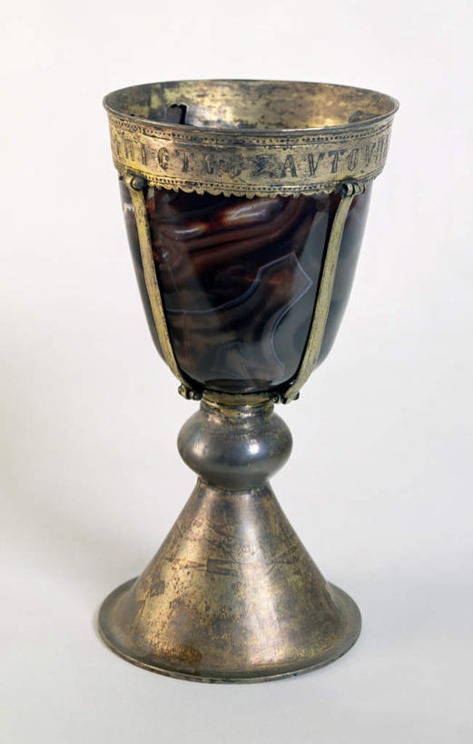 无人,竖图,室内,特写,白天,白色背景,正面,静物,杯子,珠宝,装饰,一个,金色,摄影,影棚,单个,华丽,修饰,点缀,贵重,珍贵,富贵,忠诚,圣餐杯,衬托,美观,雅致,雅观,富丽,名誉,荣华,名贵,圣杯,宝贵,彩图,影棚拍摄,拍摄