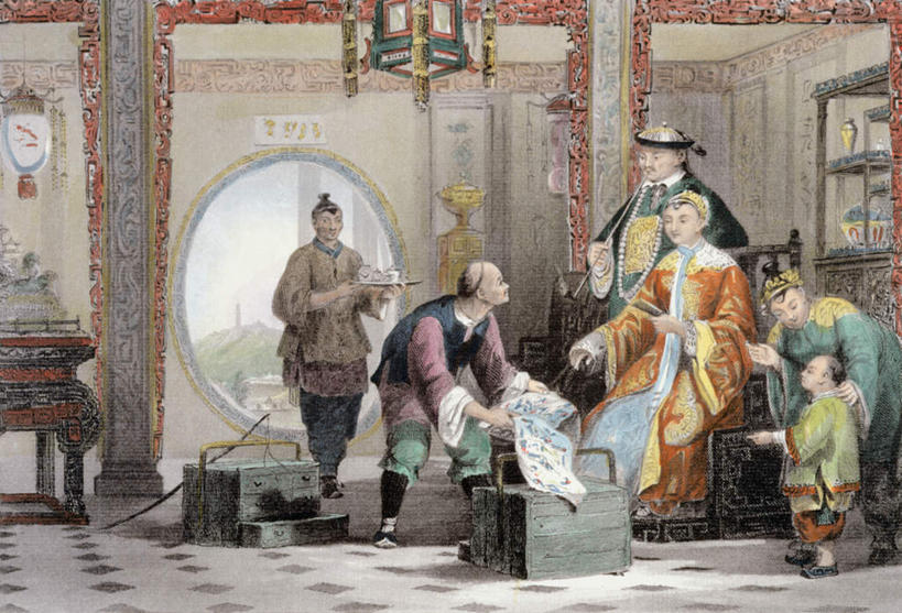 东方人,儿童,无人,家庭,夫妻,母亲,父亲,儿子,客厅,站,坐,捧,横图,室内,白天,正面,民族服装,爱情,绘画,纯洁,地板,杯子,花瓶,椅子,托盘,照明,油画,中国,亚洲,弯腰,服装,艺术,装饰,木制,板凳,标志,拉杆箱,旅行箱,文字,字符,陶瓷,凳子,木椅,墙,拱门,灯光,陶瓷制品,地面,古典,浪漫,注视,黄种人,文化,标识,木地板,壁画,墙壁,墙面,灯,小孩,衣服,木制品,瓶子,水杯,行李箱,箱子,工艺品,灯具,观察,看,品味,站着,六个人,温暖,温馨,父子,母子,一家人,汉字,恩爱,父爱,可爱,母爱,童年,童趣,恋人,服饰,观看,出差,华丽,修饰,照亮,美术,点缀,和睦,察看,起居室,高雅,衣着,照明设备,穿着,关注,中文,油灯,童真,东亚,烂漫,无邪,佣人,中华人民共和国,美学,弯身,衬托,美观,雅致,雅观,国文,华文,仆人,衣饰,客堂,家丁,仆役,西崽,天真,男孩,男人,男性,年轻男性,年轻女性,女人,女性,亚洲人,孩子,年轻人,夫妇,情侣,茶杯,端,端着,画画,捧着,手捧,站立,坐着,彩图,全身,传统服装,民俗服,旅行,伴侣,融洽,男生