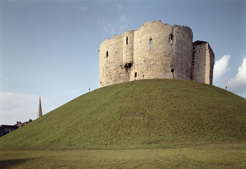 无人,横图,室内,白天,正面,旅游,度假,绘画,草地,草坪,名胜古迹,山,山脉,植物,标志建筑,地标,建筑,油画,英国,欧洲,阴影,遗迹,艺术,光线,影子,堡垒,城堡,山峰,云,云朵,山峦,古典,云彩,古迹,文化,文物,娱乐,建设,古建筑,英格兰,草,蓝色,绿色,白云,蓝天,天空,阳光,工艺品,群山,天,品味,享受,休闲,旅游胜地,放松,晴朗,美术,高雅,西欧,要塞,大不列颠,古文明,大不列颠及北爱尔兰联合王国,美学,大不列颠联合王国,日不落英帝国,英吉利,北约克郡,坎布里亚郡,设防,西约克郡,约克郡谷地,晴空,彩图